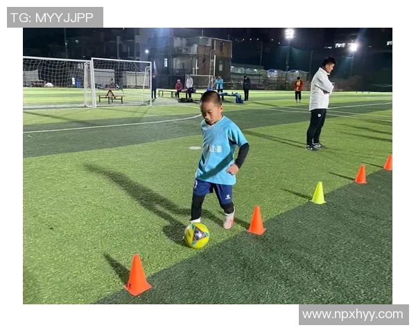 足球球星拍手瞬间：激情与敬意交织的场面展现运动精神