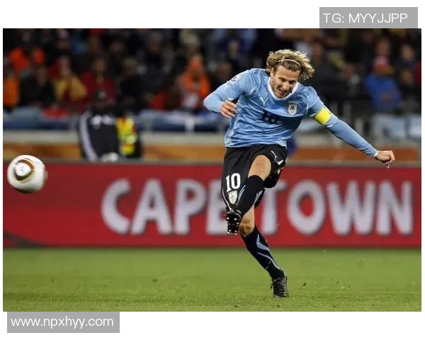 《从巴黎街头到绿茵场:法国足球新星的梦想与坚持》 《从巴黎街头到绿茵场:法国足球新星的梦想与坚持》