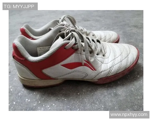 李宁球星系列足球鞋全新发布 打造专属定制脚感与性能提升