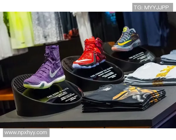 爱穿大一码足球鞋的球星们如何通过舒适与灵活性提升场上表现 爱穿大一码足球鞋的球星们如何通过舒适与灵活性提升场上表现